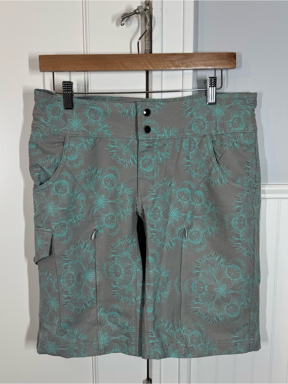 SHREDLY adjustable Shorts Biking Trail Mountain outdoor hiking camping Size 6
